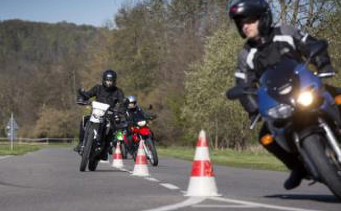 Motorrad-Junge-Fahrer-Training