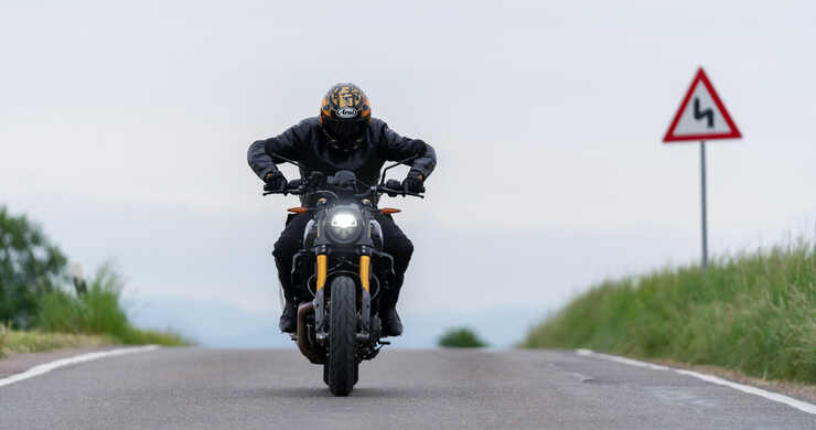 Indian FTR 1200 R Carbon: Der Premium-V Twin von Indian Motorcycle im MO Test